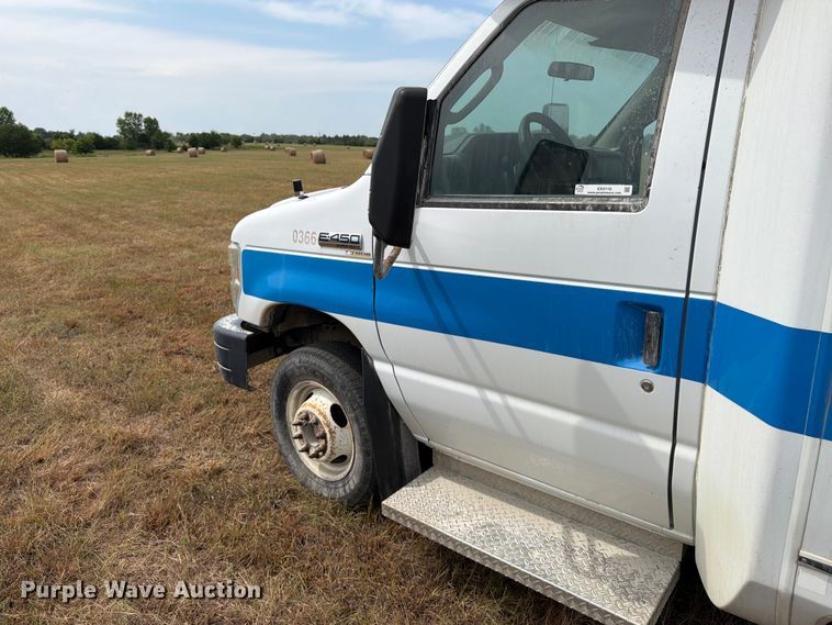 image for item EX4116 2013 Ford E450 Super Duty shuttle bus