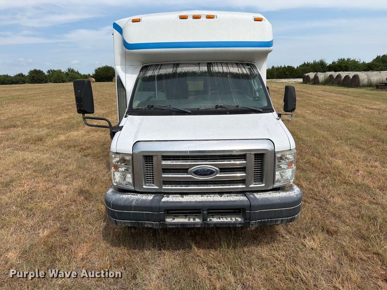 image for item EX4116 2013 Ford E450 Super Duty shuttle bus