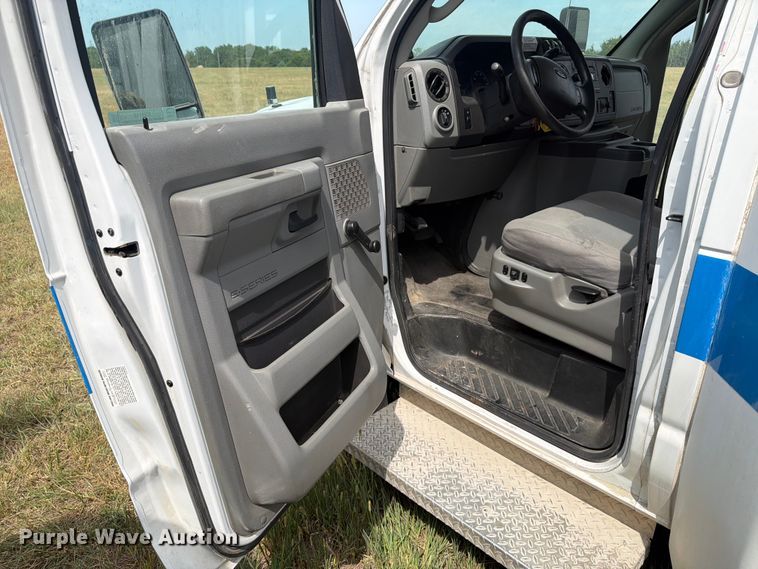 image for item EX4116 2013 Ford E450 Super Duty shuttle bus