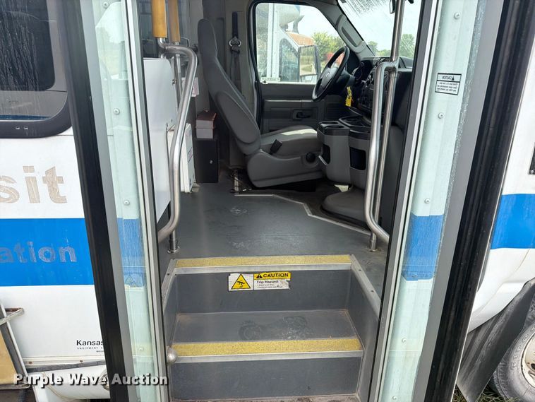 image for item EX4116 2013 Ford E450 Super Duty shuttle bus