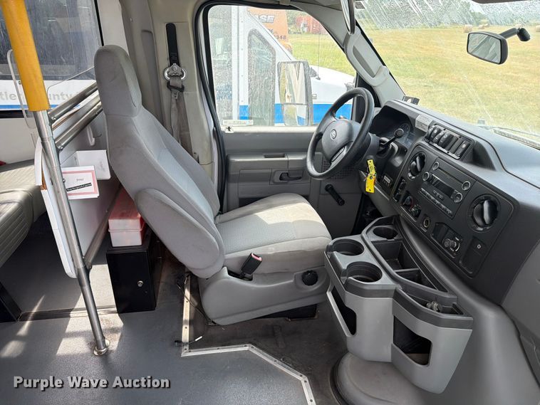 image for item EX4116 2013 Ford E450 Super Duty shuttle bus