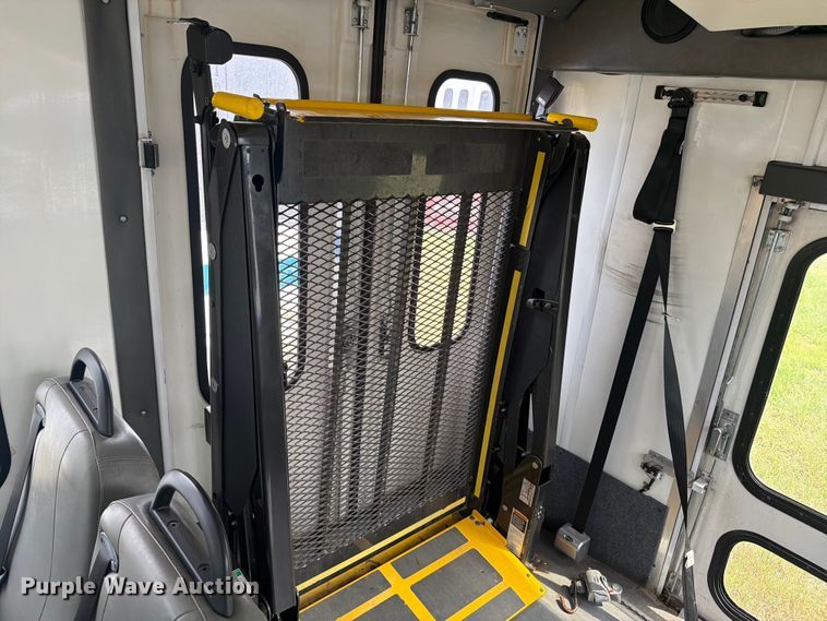 image for item EX4116 2013 Ford E450 Super Duty shuttle bus
