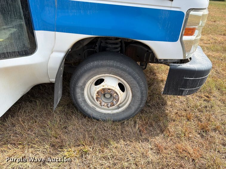 image for item EX4116 2013 Ford E450 Super Duty shuttle bus