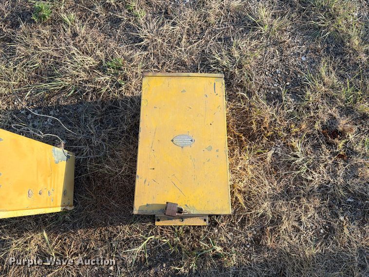 image for item EX4138 Miscellaneous electrical cabinets