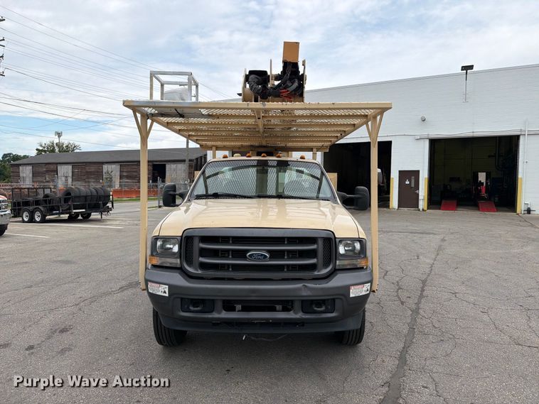 image for item FB5941 2004 Ford F450 Super Duty bucket truck