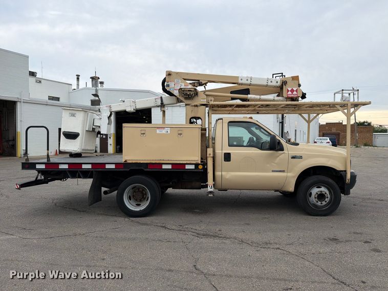 image for item FB5941 2004 Ford F450 Super Duty bucket truck
