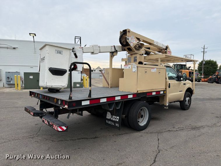 image for item FB5941 2004 Ford F450 Super Duty bucket truck