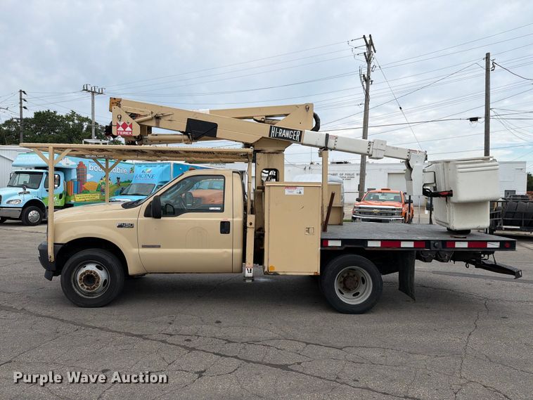 image for item FB5941 2004 Ford F450 Super Duty bucket truck