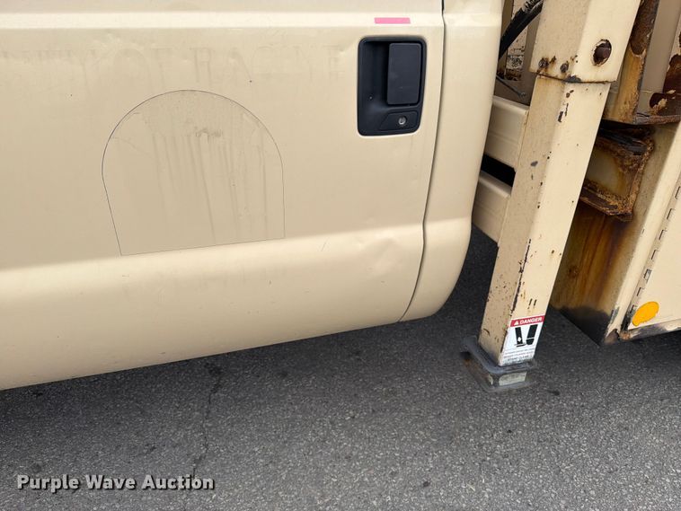 image for item FB5941 2004 Ford F450 Super Duty bucket truck