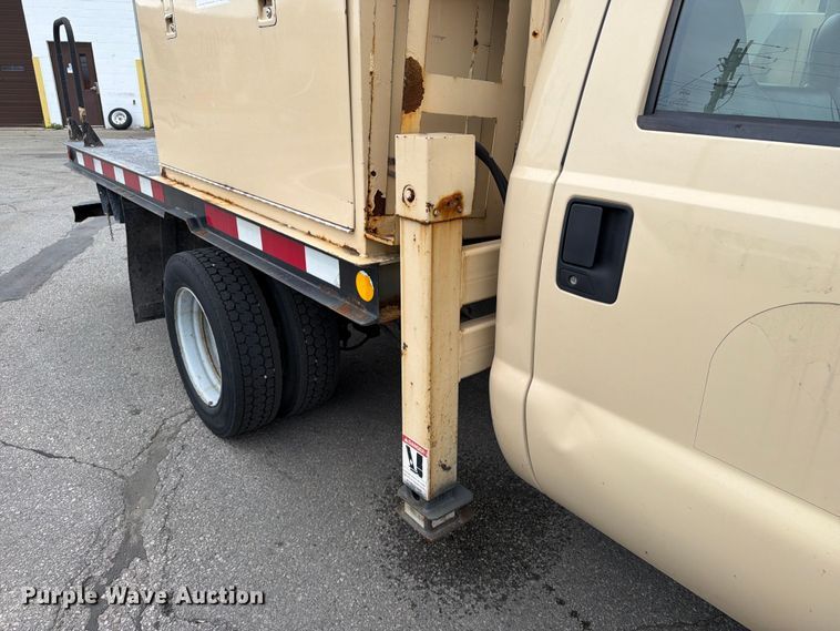 image for item FB5941 2004 Ford F450 Super Duty bucket truck
