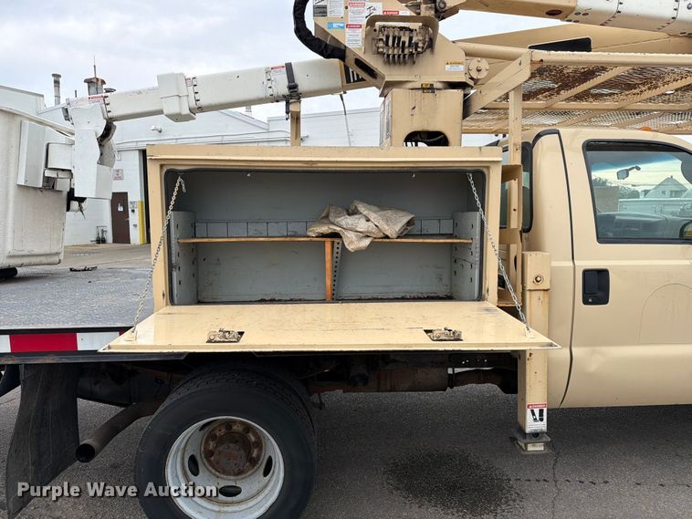 image for item FB5941 2004 Ford F450 Super Duty bucket truck