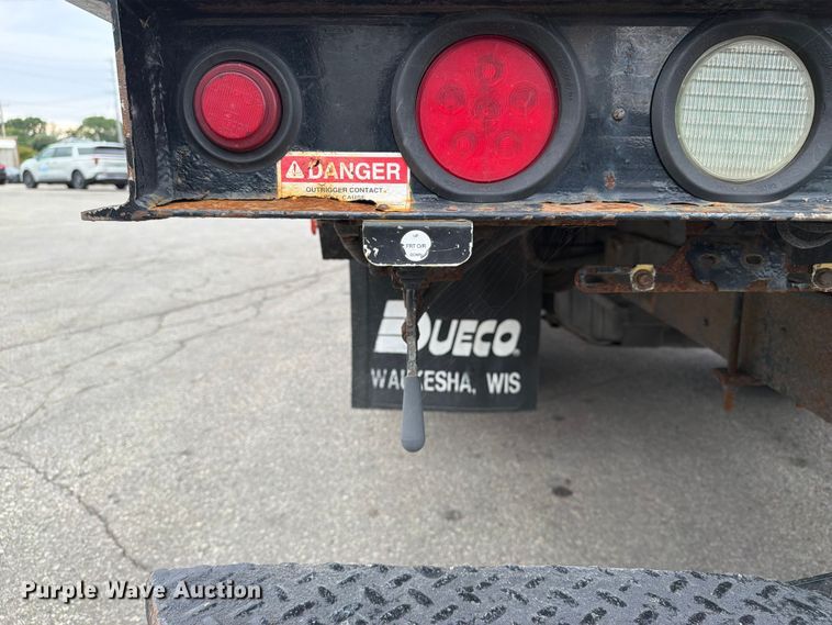 image for item FB5941 2004 Ford F450 Super Duty bucket truck
