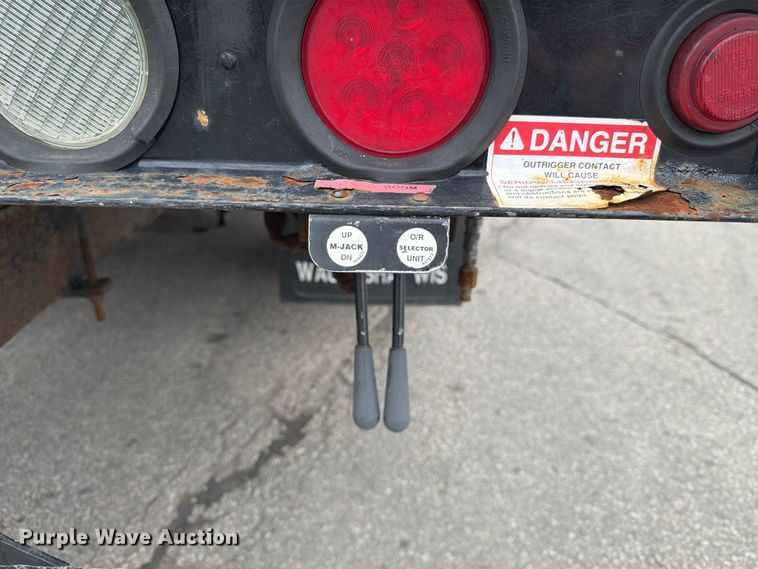 image for item FB5941 2004 Ford F450 Super Duty bucket truck