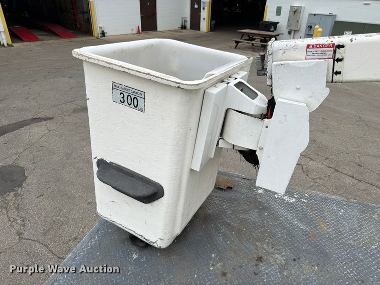image for item FB5941 2004 Ford F450 Super Duty bucket truck