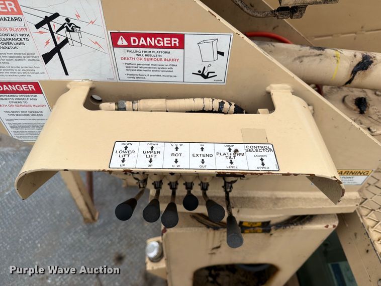 image for item FB5941 2004 Ford F450 Super Duty bucket truck