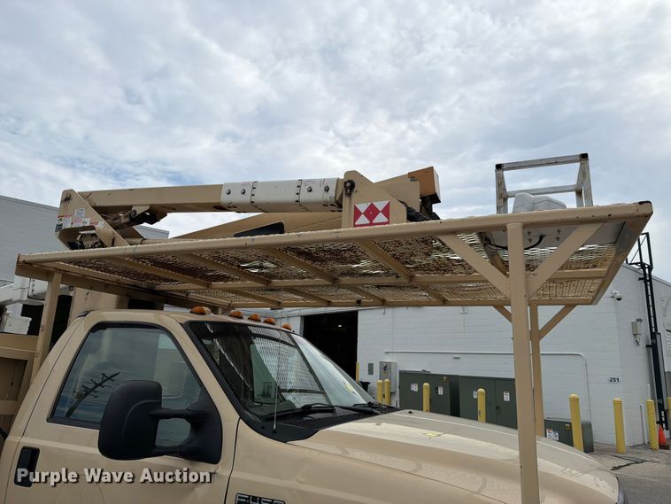 image for item FB5941 2004 Ford F450 Super Duty bucket truck