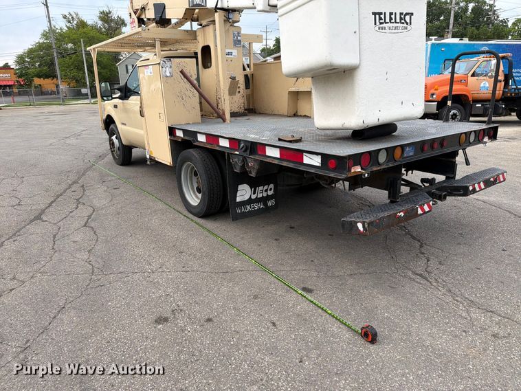 image for item FB5941 2004 Ford F450 Super Duty bucket truck