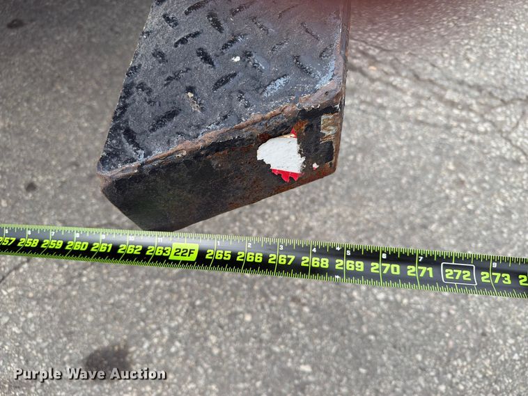 image for item FB5941 2004 Ford F450 Super Duty bucket truck