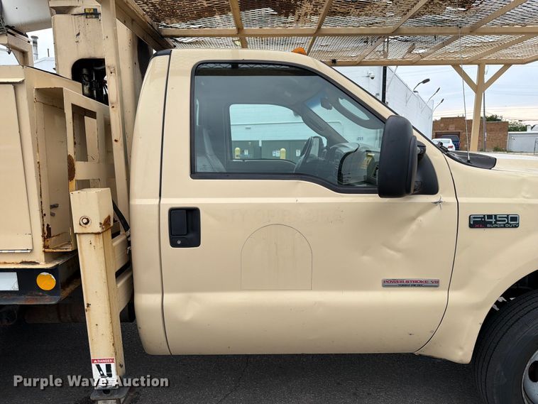 image for item FB5941 2004 Ford F450 Super Duty bucket truck