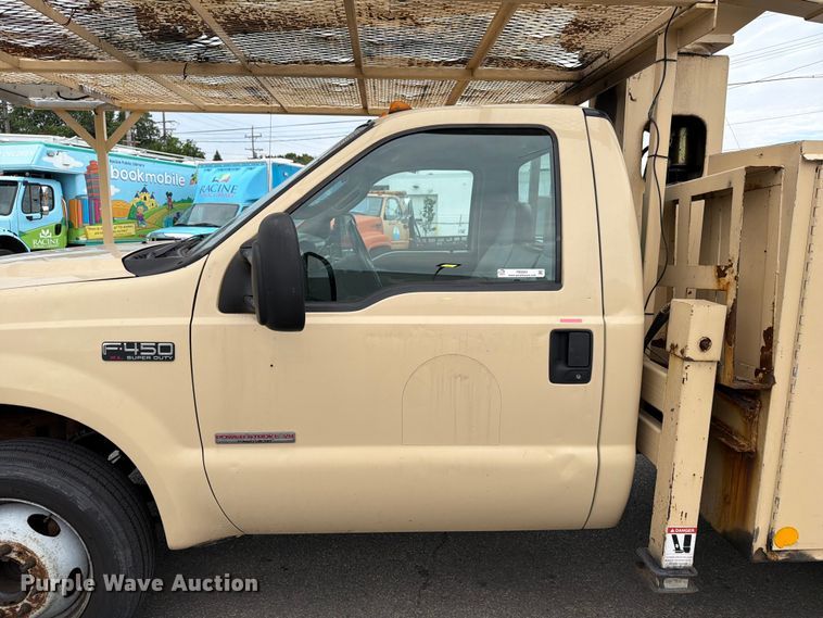 image for item FB5941 2004 Ford F450 Super Duty bucket truck