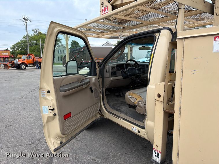 image for item FB5941 2004 Ford F450 Super Duty bucket truck
