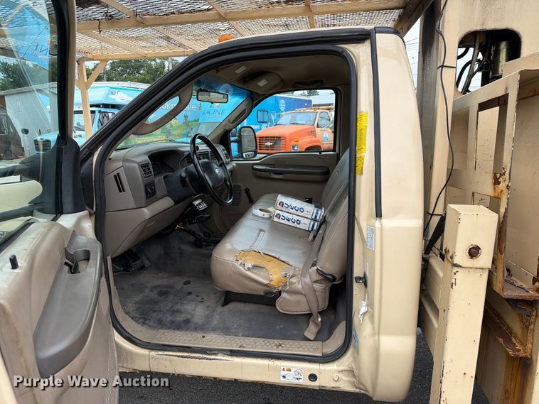 image for item FB5941 2004 Ford F450 Super Duty bucket truck