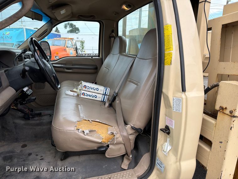 image for item FB5941 2004 Ford F450 Super Duty bucket truck