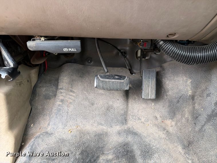 image for item FB5941 2004 Ford F450 Super Duty bucket truck