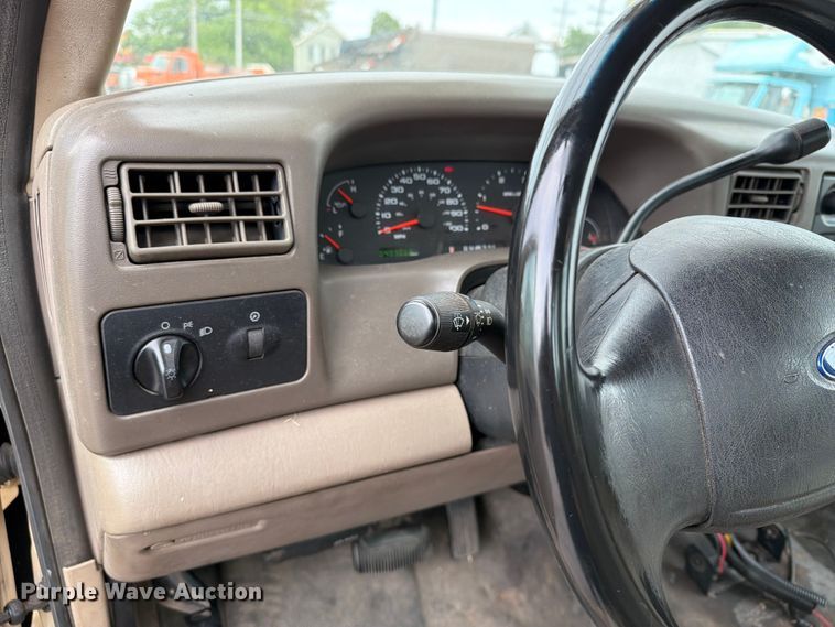 image for item FB5941 2004 Ford F450 Super Duty bucket truck