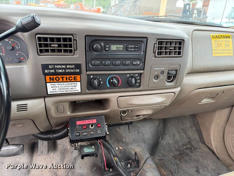 image for item FB5941 2004 Ford F450 Super Duty bucket truck