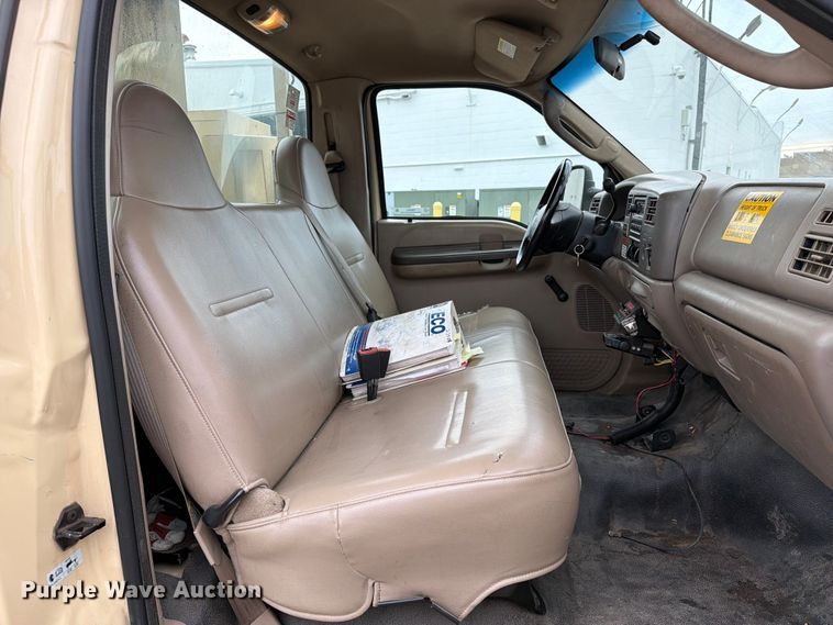 image for item FB5941 2004 Ford F450 Super Duty bucket truck