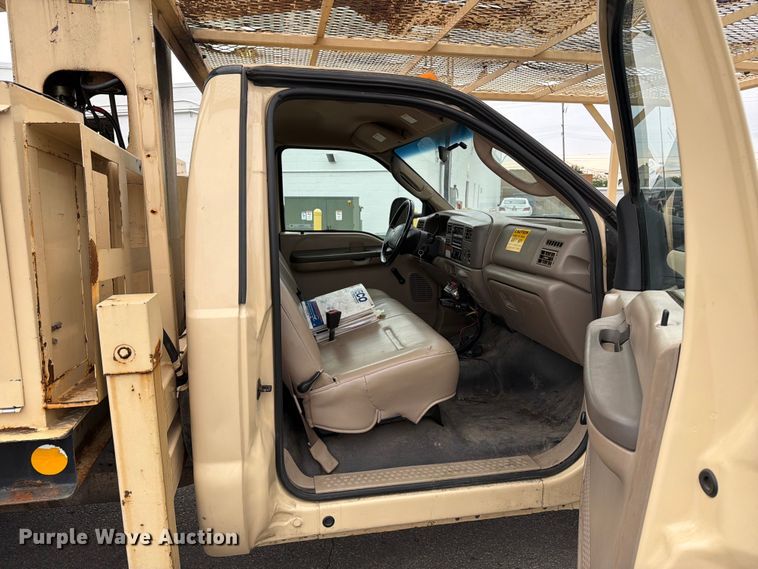 image for item FB5941 2004 Ford F450 Super Duty bucket truck
