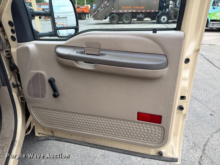 image for item FB5941 2004 Ford F450 Super Duty bucket truck