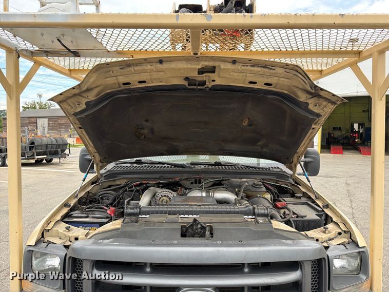 image for item FB5941 2004 Ford F450 Super Duty bucket truck