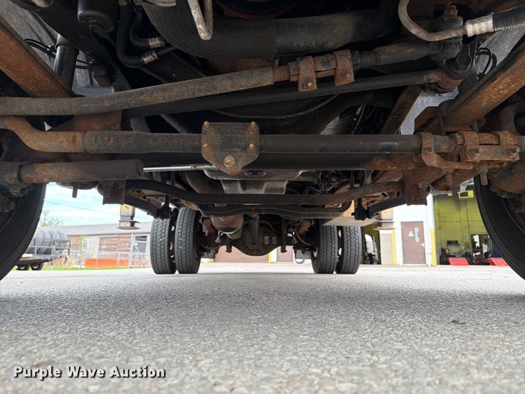 image for item FB5941 2004 Ford F450 Super Duty bucket truck