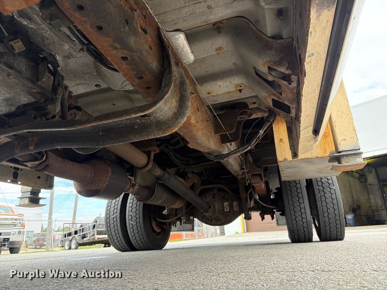 image for item FB5941 2004 Ford F450 Super Duty bucket truck