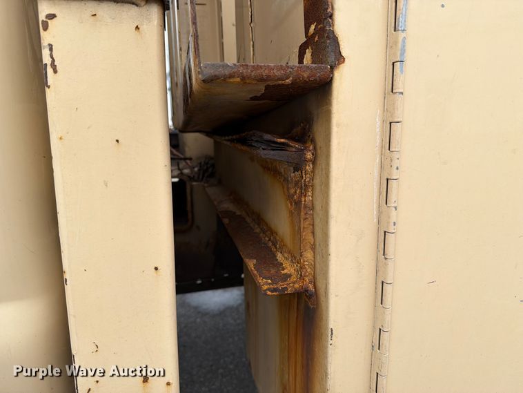 image for item FB5941 2004 Ford F450 Super Duty bucket truck