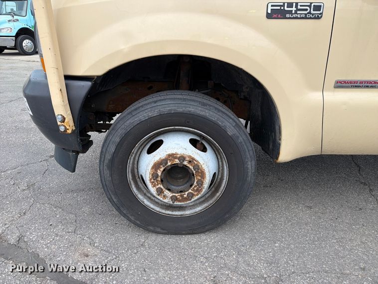 image for item FB5941 2004 Ford F450 Super Duty bucket truck