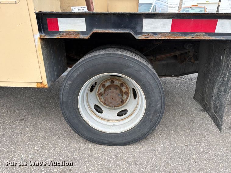 image for item FB5941 2004 Ford F450 Super Duty bucket truck