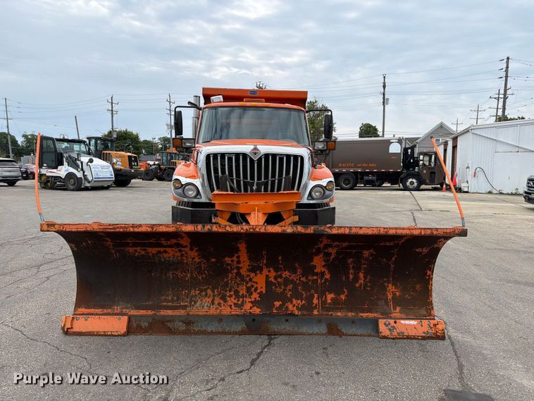 image for item FB5942 2009 International WorkStar 7400 dump truck