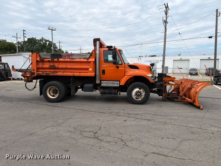 image for item FB5942 2009 International WorkStar 7400 dump truck