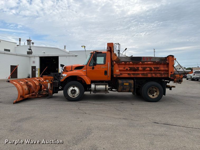 image for item FB5942 2009 International WorkStar 7400 dump truck