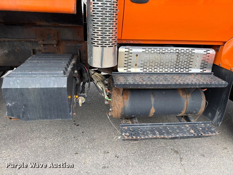 image for item FB5942 2009 International WorkStar 7400 dump truck