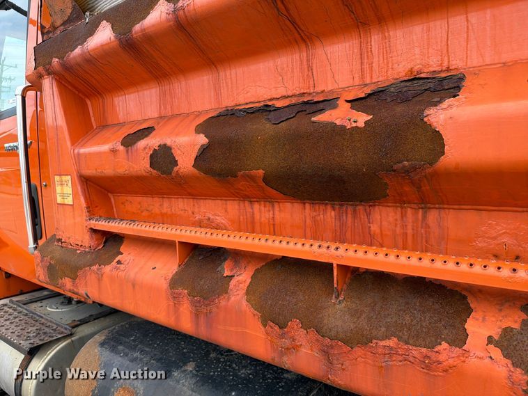 image for item FB5942 2009 International WorkStar 7400 dump truck