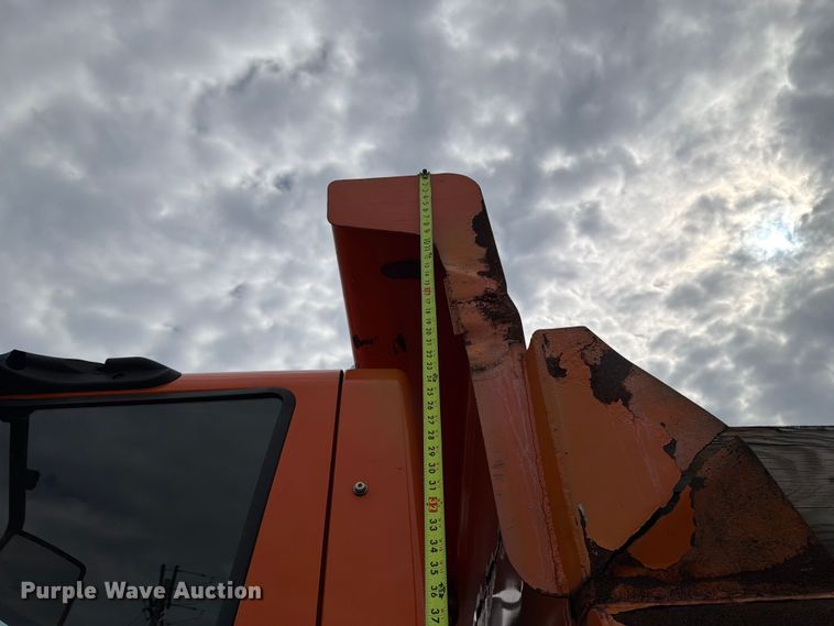 image for item FB5942 2009 International WorkStar 7400 dump truck