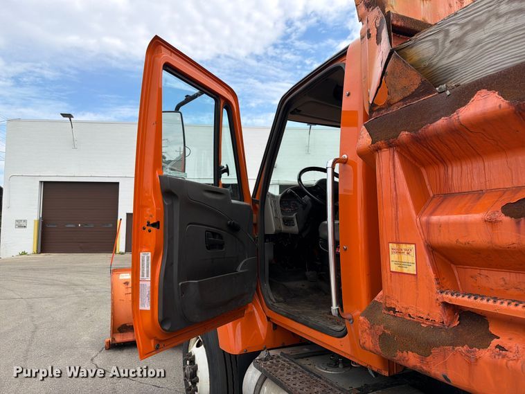 image for item FB5942 2009 International WorkStar 7400 dump truck