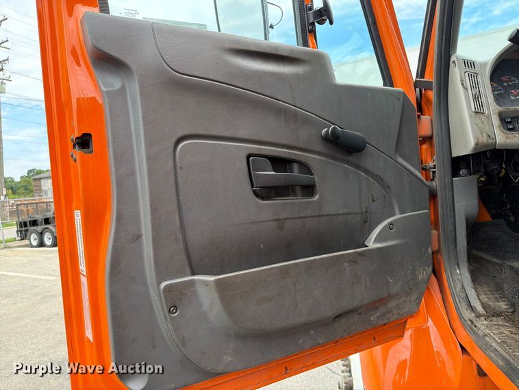image for item FB5942 2009 International WorkStar 7400 dump truck