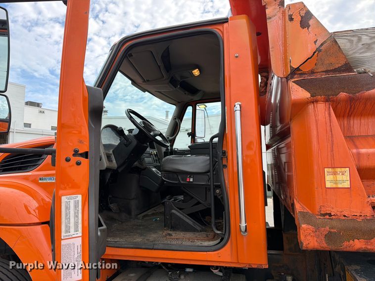 image for item FB5942 2009 International WorkStar 7400 dump truck