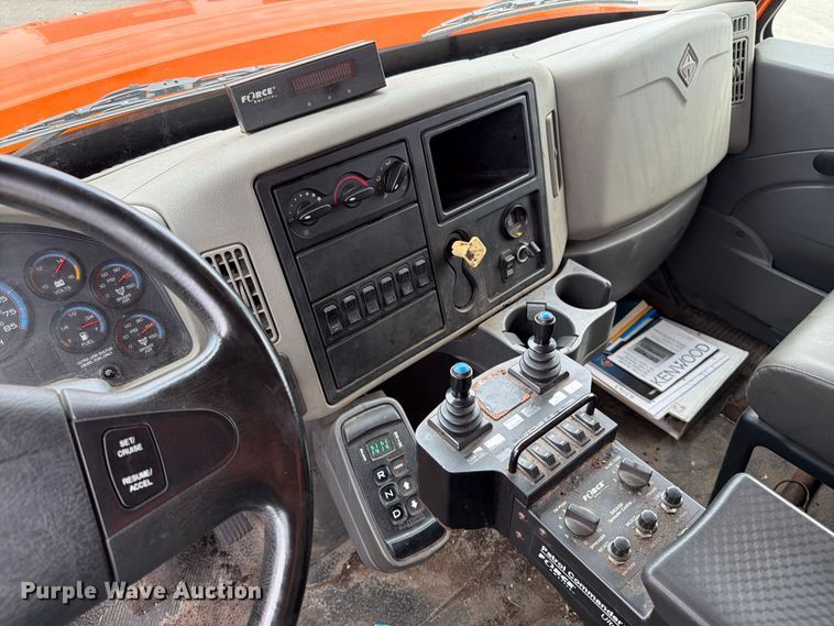 image for item FB5942 2009 International WorkStar 7400 dump truck