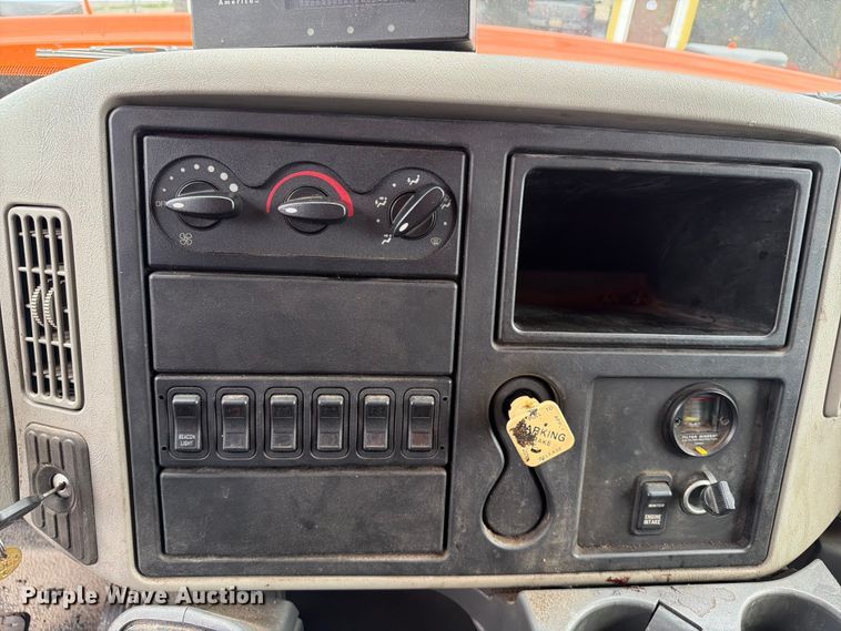 image for item FB5942 2009 International WorkStar 7400 dump truck
